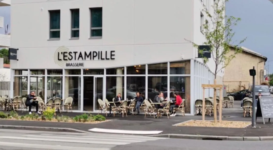 Apartment studio / stade OL / proche Eurexpo Décines-Charpieu
